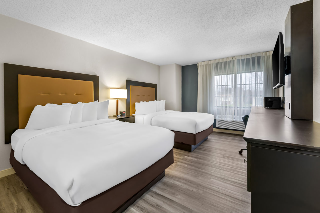 guest-room-with-queen-bed-2